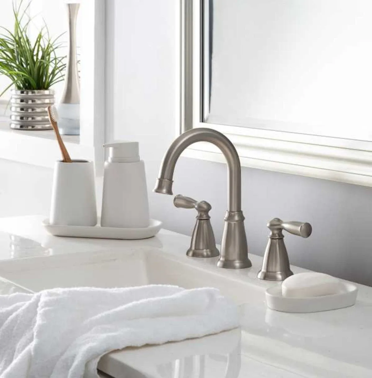 Anitra Ceramic Bathroom Accessories