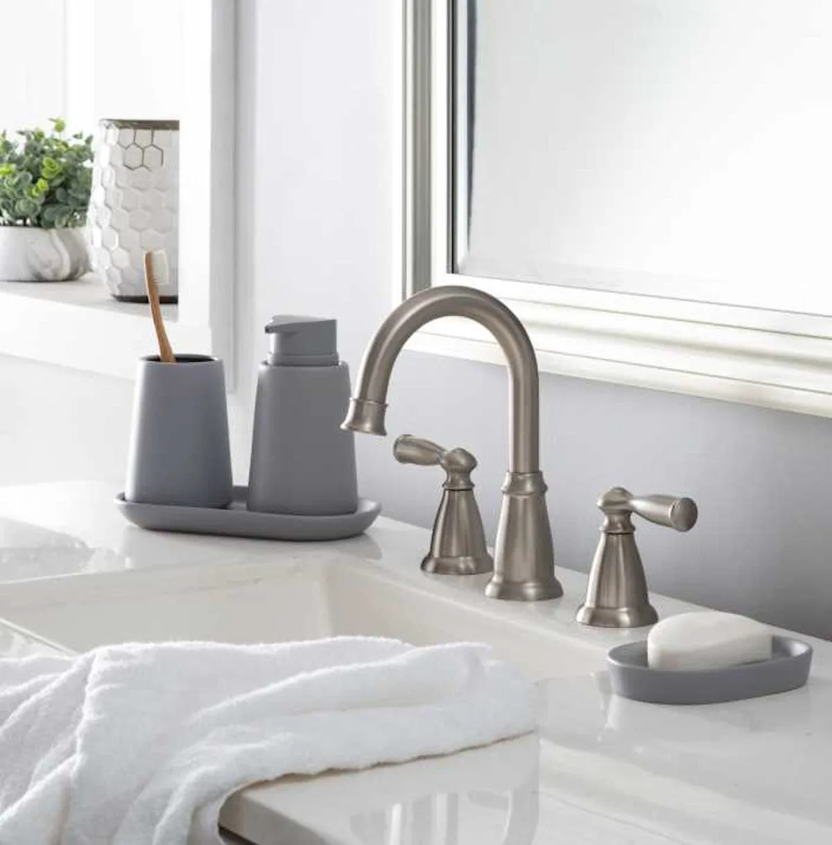 Anitra Ceramic Bathroom Accessories