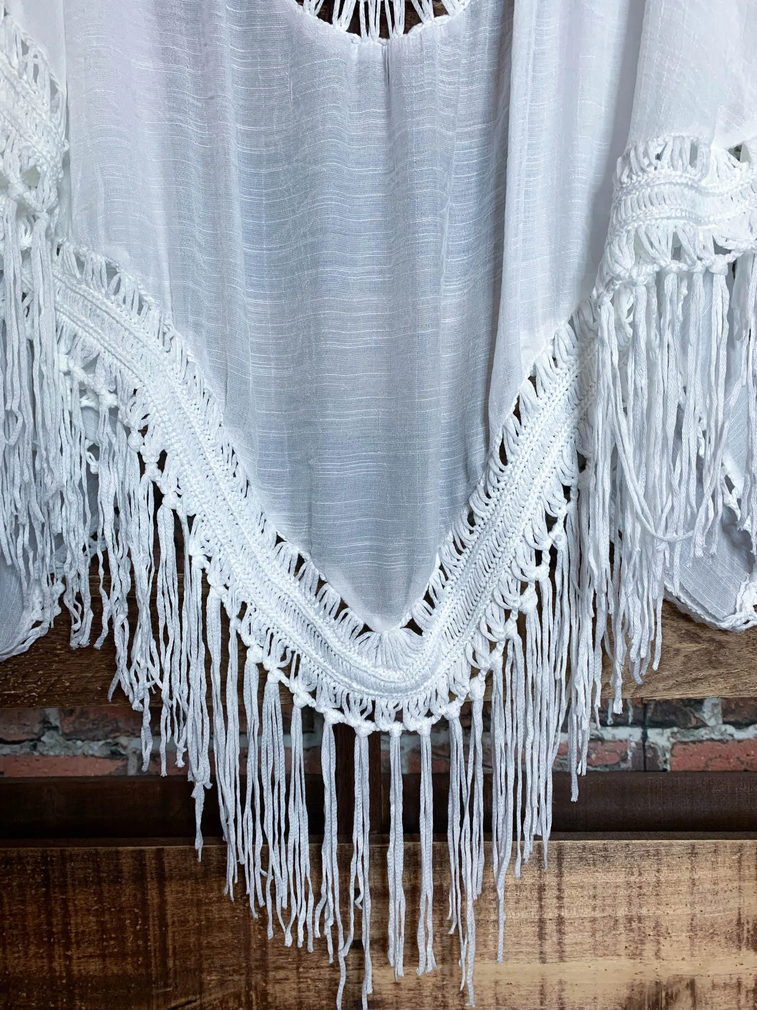 LIVING FREE BOHO CROCHET FRINGE KIMONO IN OFF-WHITE