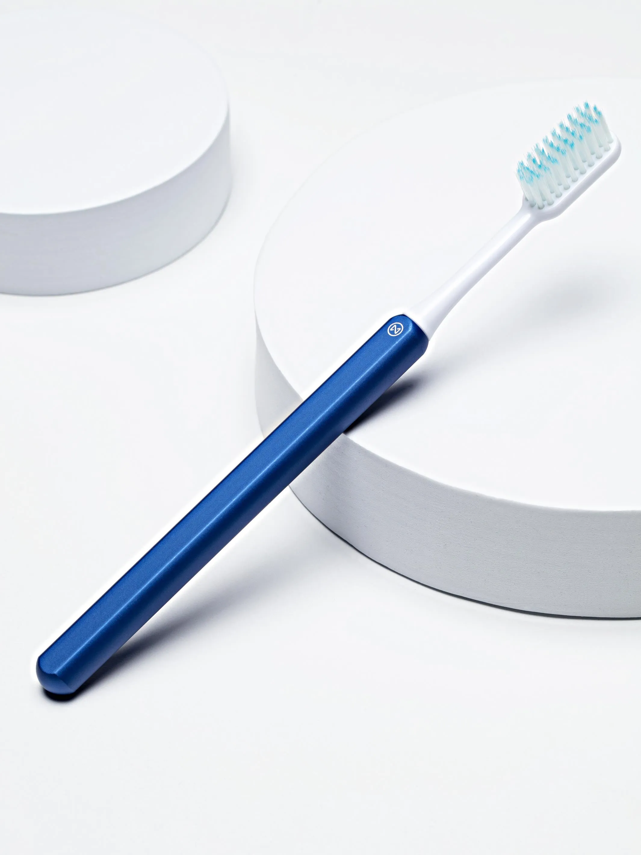 Ocean Blue Toothbrush   2 brush heads